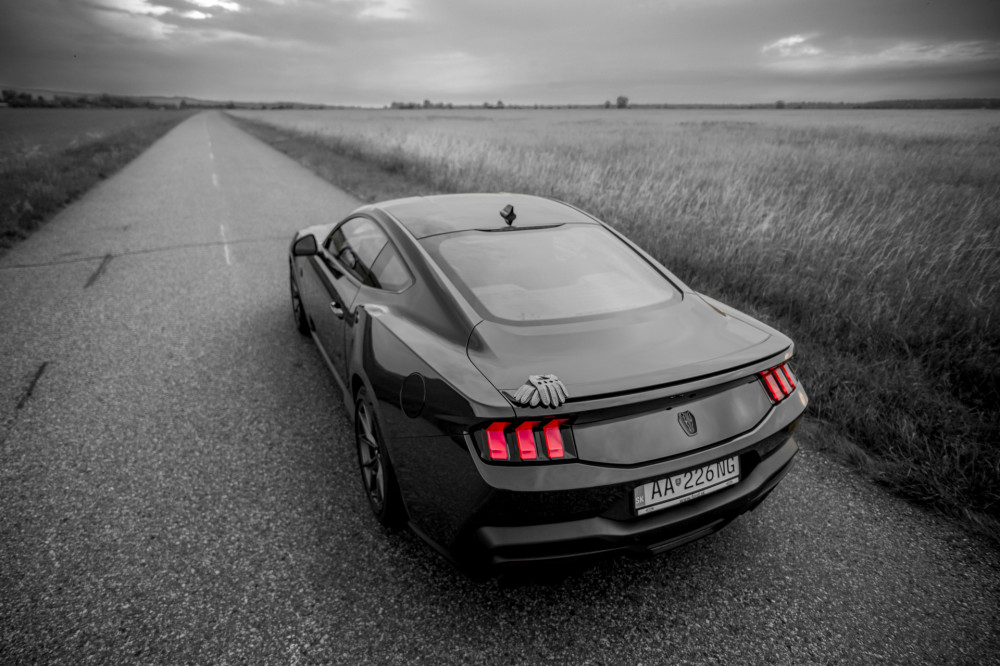 Ford Mustang Dark Horse